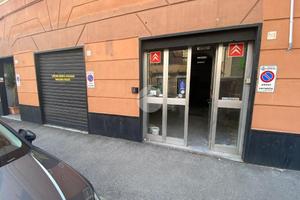 NEGOZIO A GENOVA