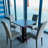 TAVOLI E SEDIE PER LOCALI COMMERCIALI