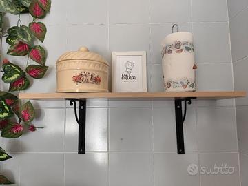 mensola con elementi in ferro battuto