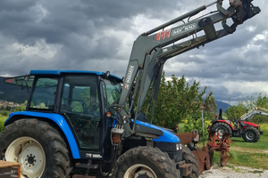 Trattore usato con pala NEWHOLLAND TL 100