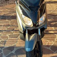 Scooter xmax 250