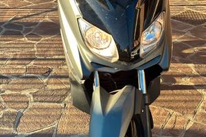 Scooter xmax 250