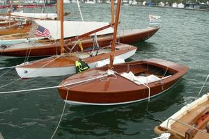 Barca a vela in legno