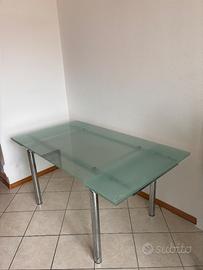 Tavolo in vetro allungabile