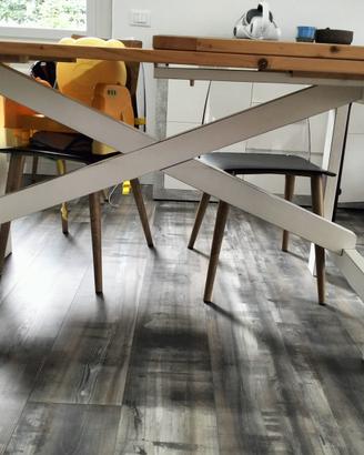 Tavolo legno  e sedie