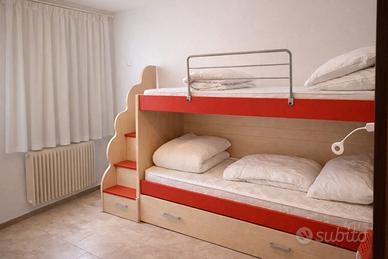 cameretta con letti a castello