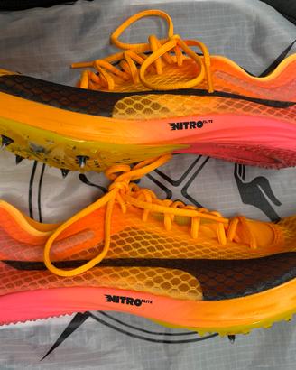 Scarpe chiodate da gara in pista