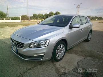 VOLVO V60 D2 1.6 Momentum