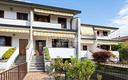 splendida-villa-a-schiera-su-4-livelli-con-box-aut