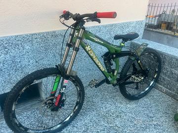 bicicletta MTB mountain bike downhill DA BOMB tg.S