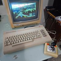 Bundle Commodore 64 + monitor + joystick 