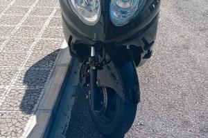 Moto 300