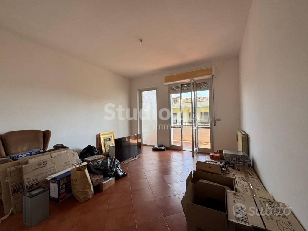 Appartamento di 120 m² con 5 locali e box auto a L - Altro