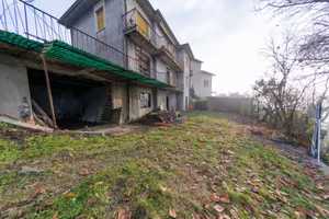 Rustico / Casale di 350 m² con più di 5 locali e b
