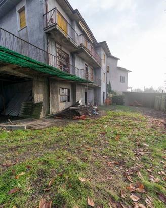 Rustico / Casale di 350 m² con più di 5 locali e b
