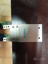 Pinza angolare pneumatica FESTO