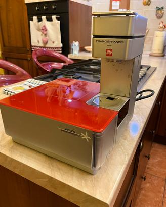 macchina del caffe illy touch