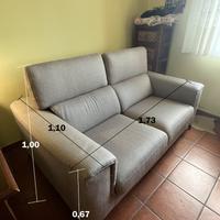 Divano comodissimo con  poggiatesta regolabile
