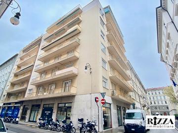 0733-via milano con balcone