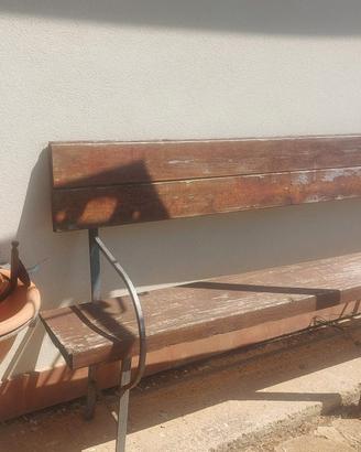 panche il legno e ferro battuto 