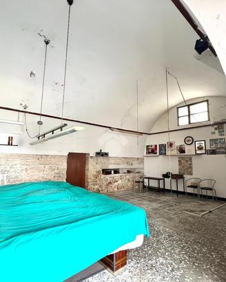 NEGOZIO A CEGLIE MESSAPICA