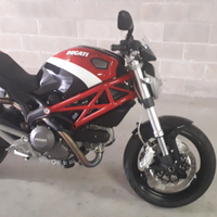 Ducati Monster 696+ con soli 2500 Km