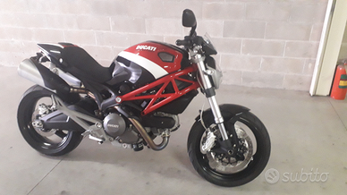 Ducati Monster 696+ con soli 2500 Km