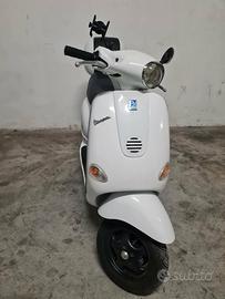 Vespa 125 ET4 2001 Bianca