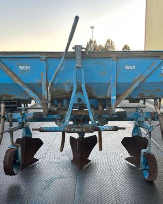 Sarchiatrice per mais a 3 - 5 file con spargisale