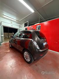 Lamcia ypslon versus 1.3 multijet