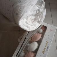 Giostra per lettino con il suo paracolpi.