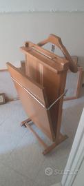 omino porta abiti in legno