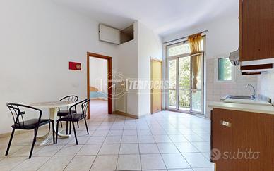 Bilocale al primo piano con balcone e cantina.