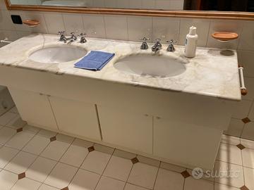 Lavandini, piano in marmo, sanitari, mobiletti
