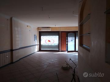 Locale comm.  pressi Viale Italia a Sassari