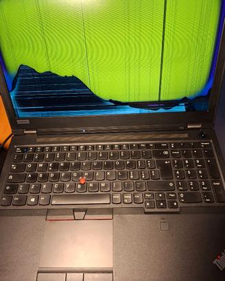 Port. P52 i7 500GB RAM 32GB NVIDIA P1000 LCD ROTTO