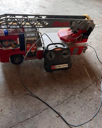 Camion pompieri con telecomando