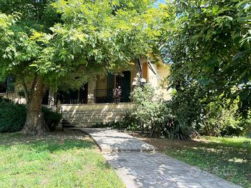 Villa di 250 m² con 4 locali e box auto doppio a O