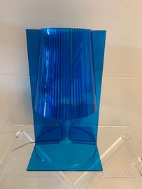 Kartell Take lampada tavolo di design blu