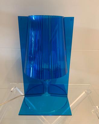 Kartell Take lampada tavolo di design blu