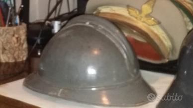 militaria; elmetto, berretti ufficiali, medaglie,