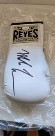 Guanto autografato Mike Tyson con COA JSA 