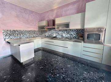 Camere per studentesse in zona centralissima