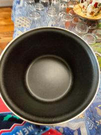 pentola da cucina alta pesante con coperchio bianc