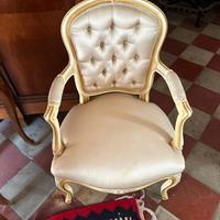 Poltrona in legno dorato con tessuto