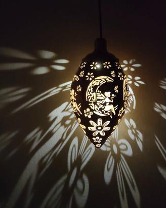 Lampada solare intagliata in metallo da esterno