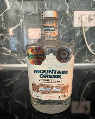 Set bottiglie gin vuote per arredamento