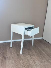 Comodino o tavolino Ikea bianco