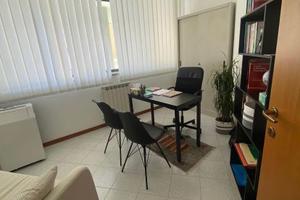 Stanza in studio professionale a Fano