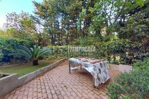 PINETA - VIA DEL GOLF - GIARDINO E POSTO AUTO PRIV